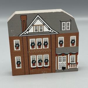 1991 Cats Meow Rocky Mountain Christmas Wheeler Stallard House Shelf Sitter Wood